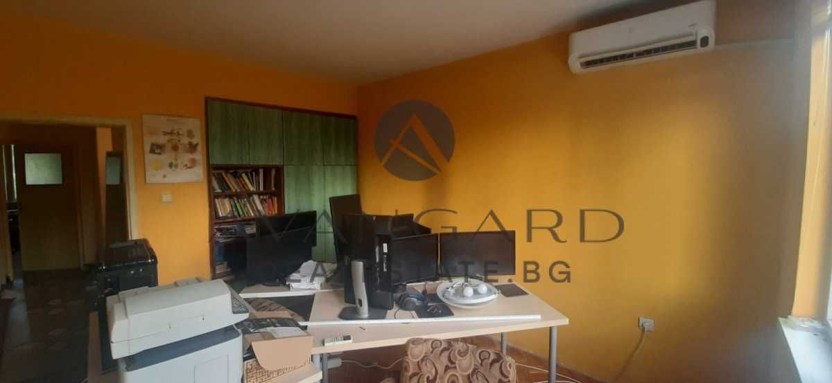 Продава се Тристаен апартамент в Пловдив, Център - 112 кв.м за 1518 €/кв.м - Снимка #1