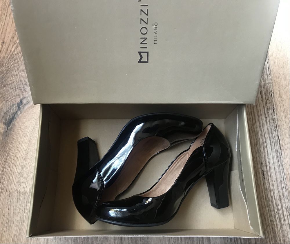 Vand pantofi negri Minozzi marimea 36,5 toc 8 cm