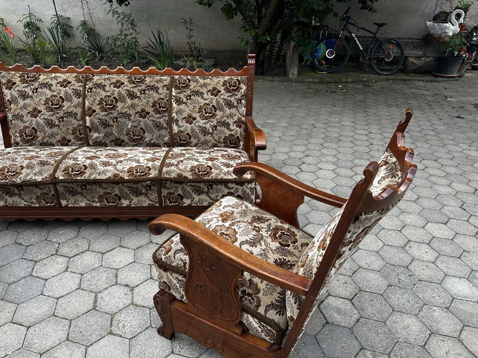 Vand mobila antica
