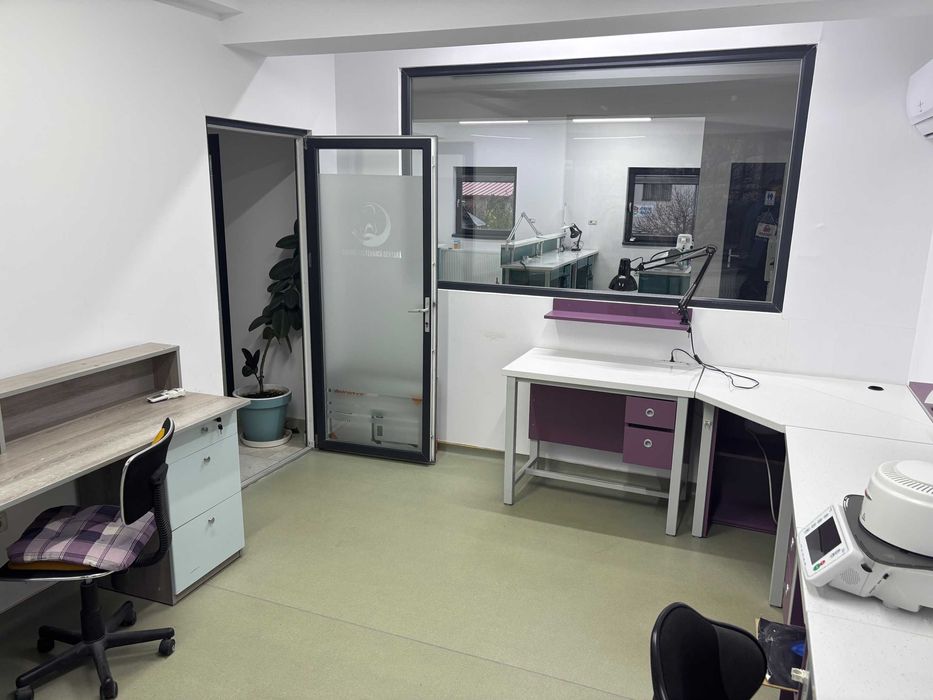 Închiriez spațiu poziție centrală