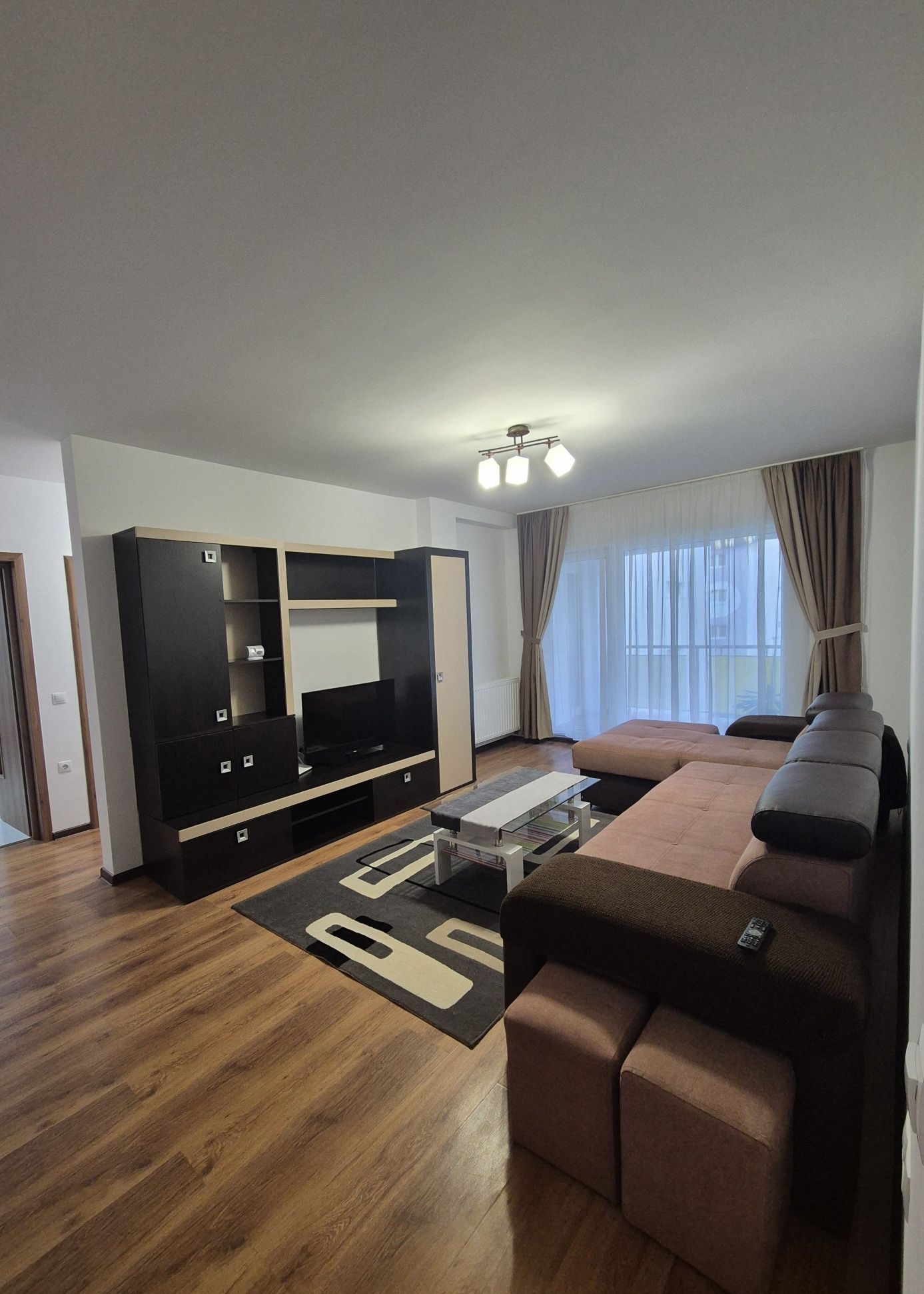 Inchiriez apartament 3 camere