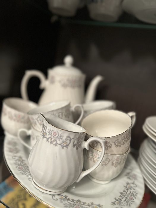 Много разной посуды для кухни.