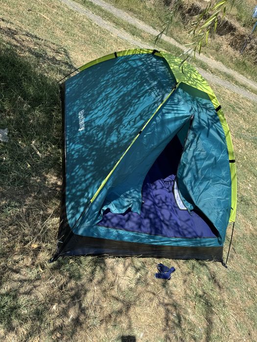 Vand cort cu saltea si perna pentru doua persoane!