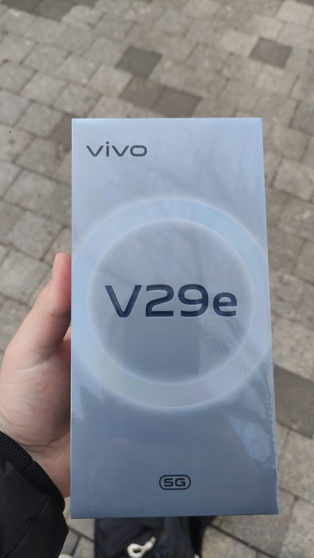 Vivo 29e продам подарок ещё один телефон и часы