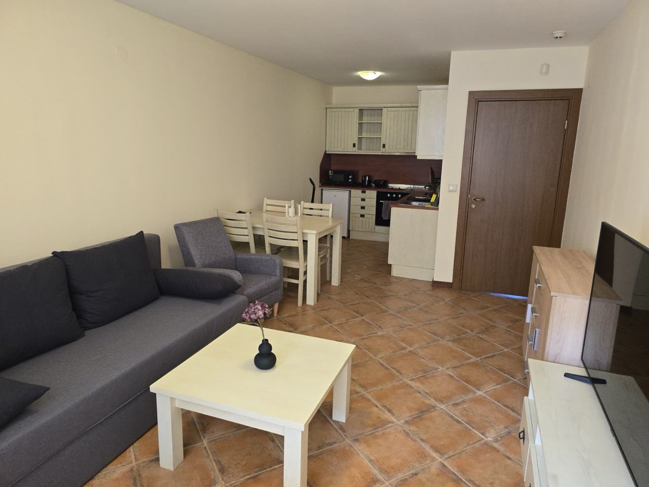 Дава се под наем Двустаен апартамент в Банско - 75 кв.м за 612 € - Снимка #6