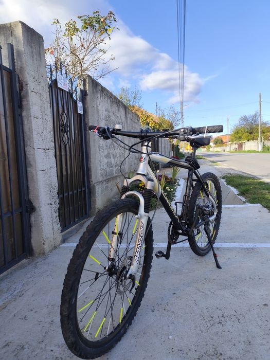 Vând doua biciclete în stare impecabilă