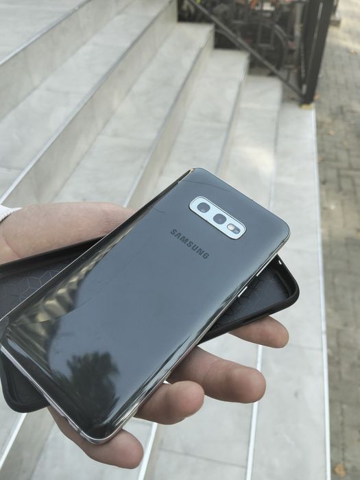 Samsung s10e 6/128gb