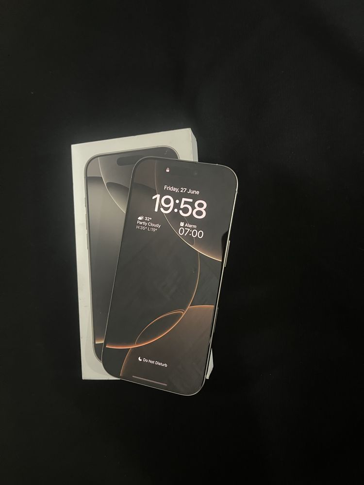 iPhone 16 Pro 128GB - Безупречен, 1 година гаранция