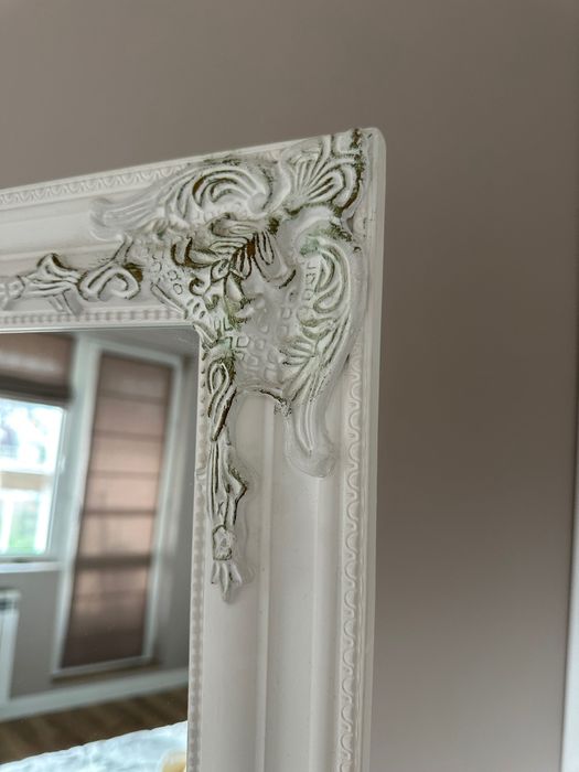 Голямо огледало със стойка