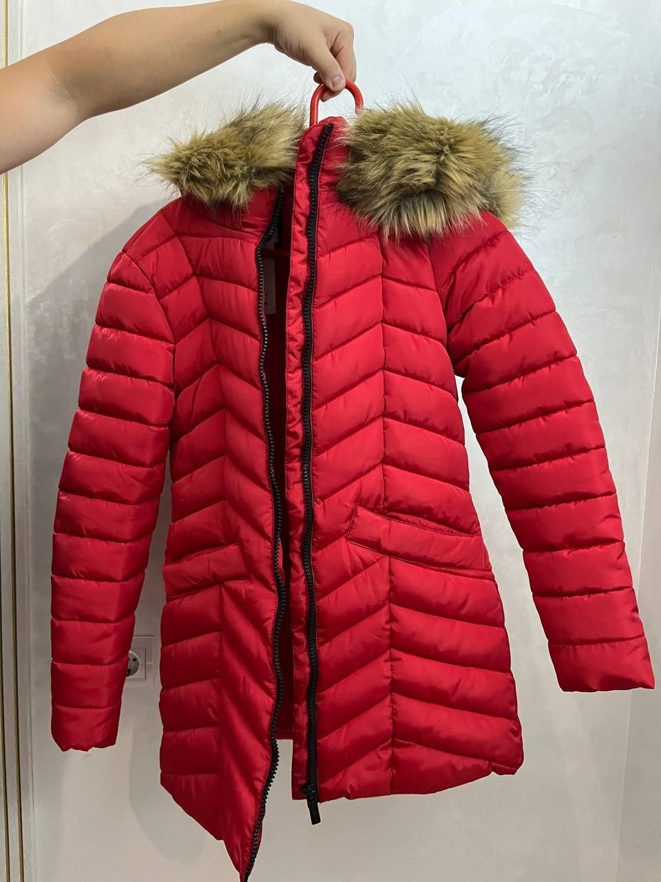 Продам новую зимнюю куртку Terranova