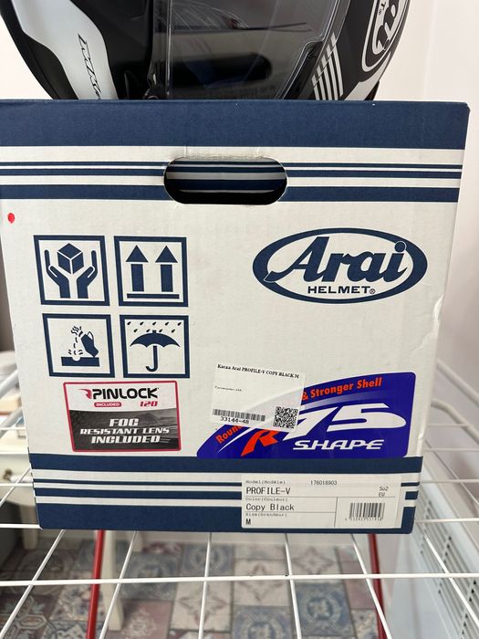 Чисто нова каска Арай , слагана е пробно !