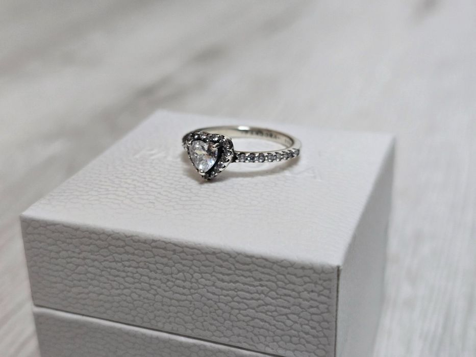 Inel Pandora silver inima alba