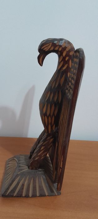 Pasare sculptata din lemn cu suport