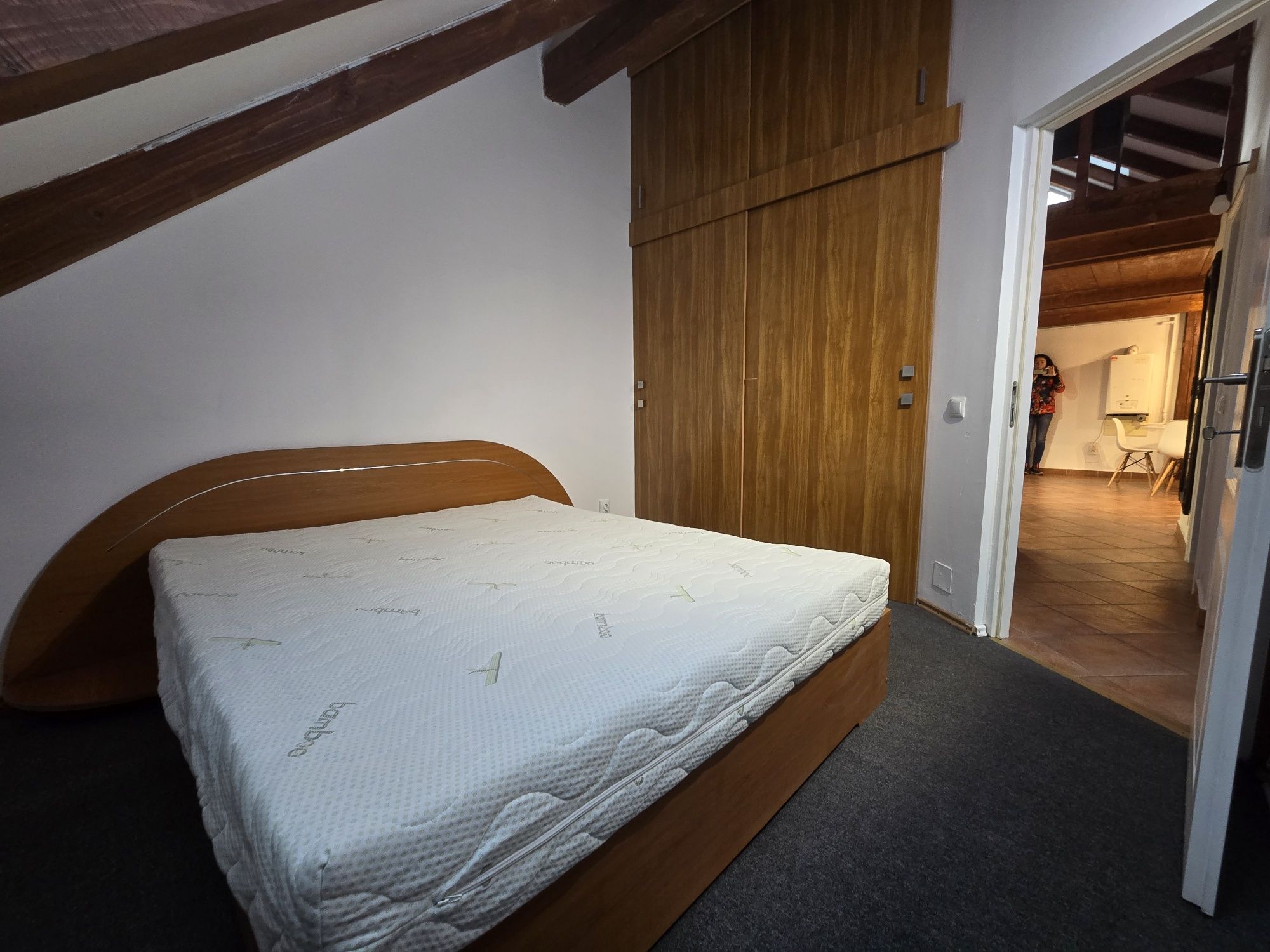 PF Inchiriez Apartment mansarda 3 camere zona Bună ziua