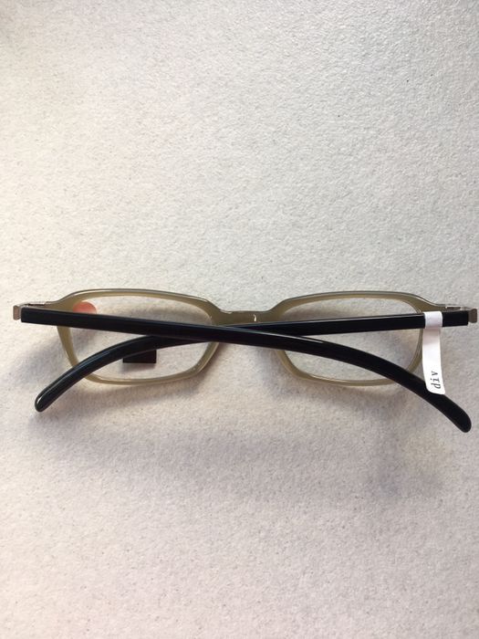 Vând rame ochelari din Titan și plastic.
