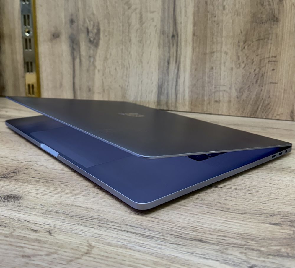 Macbook Pro 32/1TB 15inch Core i9