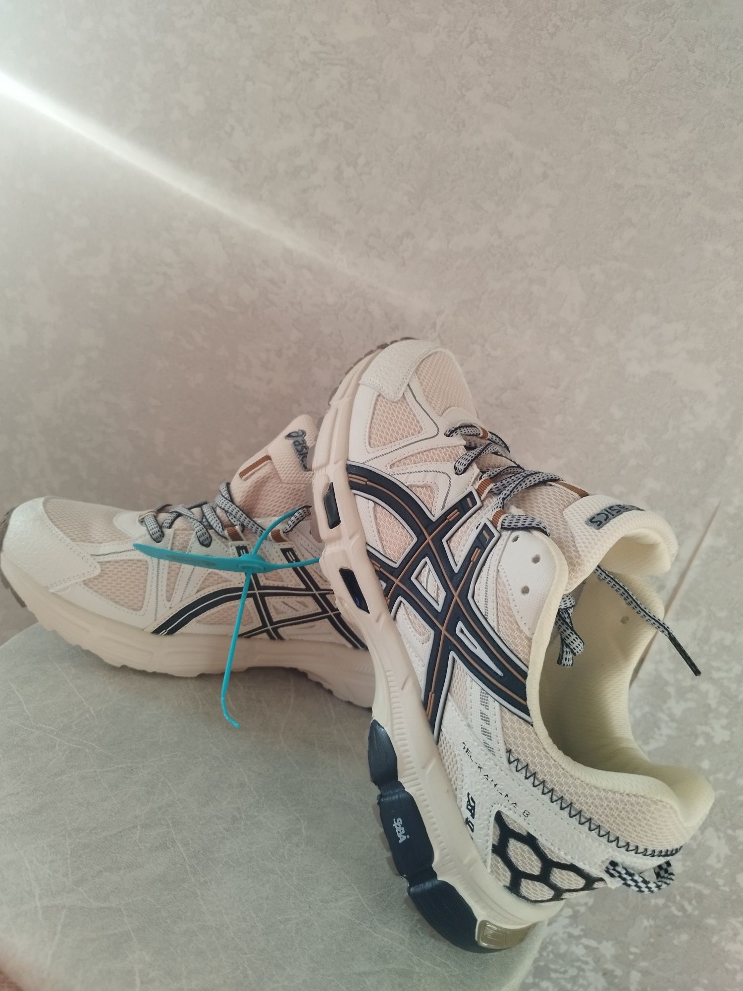 Кроссовки ASICS новые