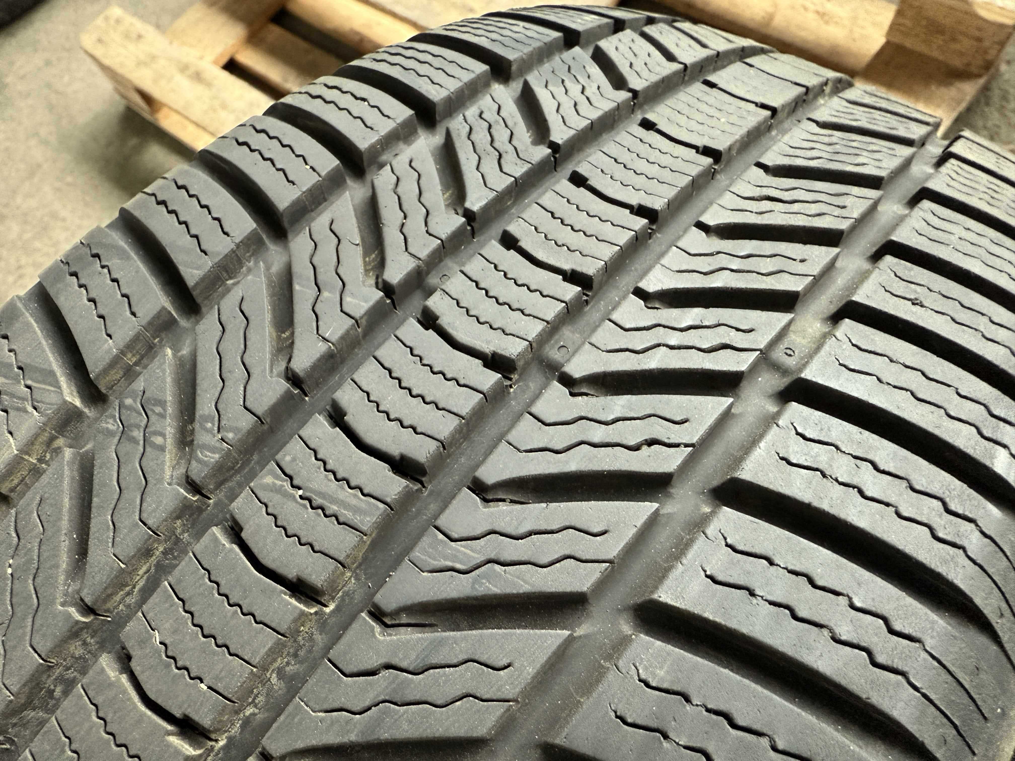 SET 2 Anvelope Iarna 225/60 r18 CONTINENTAL Winter Contect TS870P XL