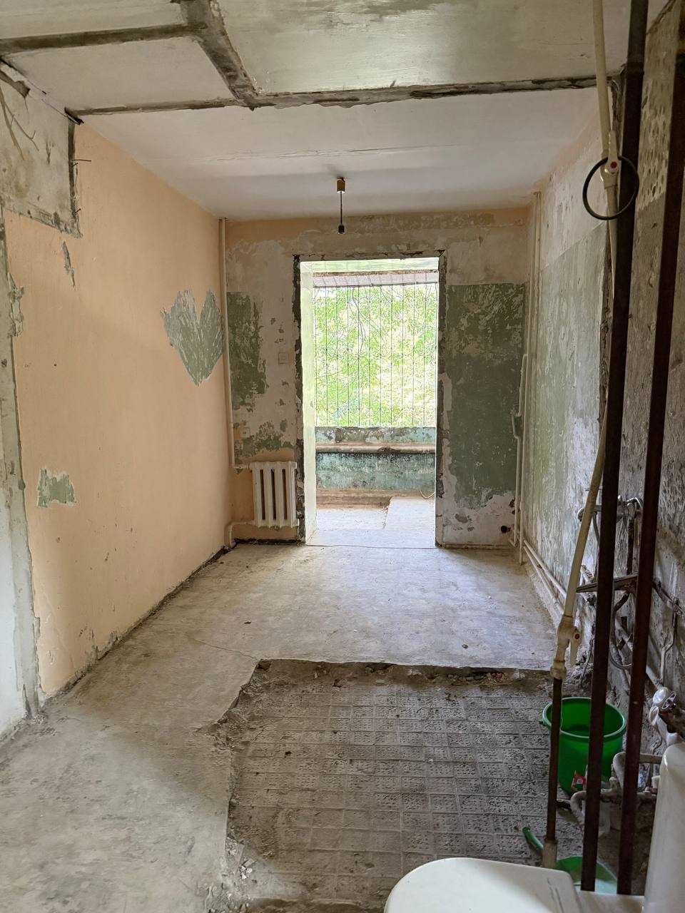 Абай Продается 2х комнатная  на 2м этаже