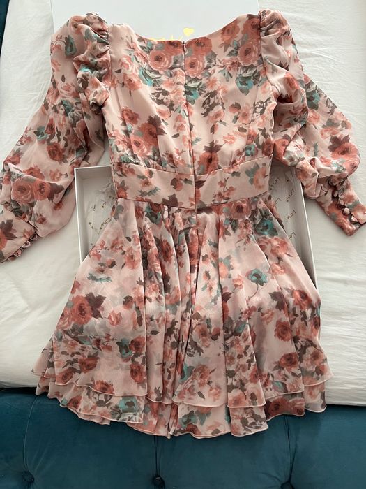 Rochie vaporoasa cu decolteu in V