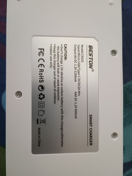 зарядно за батерии АА/ААА