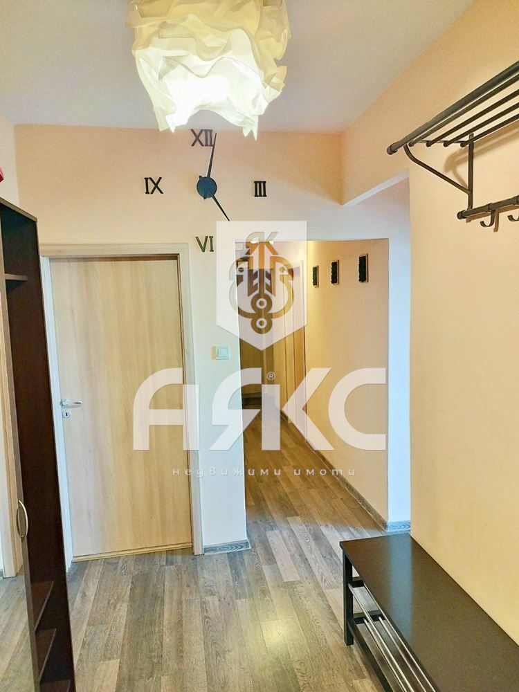 Тристаен обзаведен апартамент в кв. Люлин 9