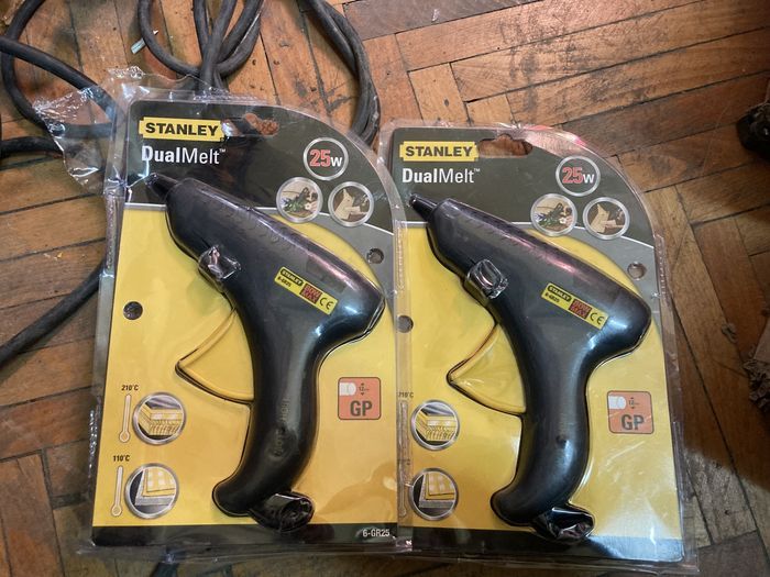 Pistol de lipici STANLEY® DualMelt™ 25 W italia