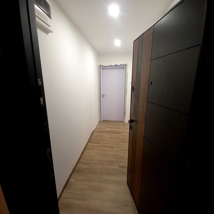 Двустаен апартамент 69 кв. 
След основен ремонт.