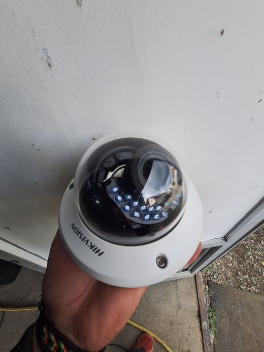 Server + 6camere hikvision + 4 hard-disk de 4T