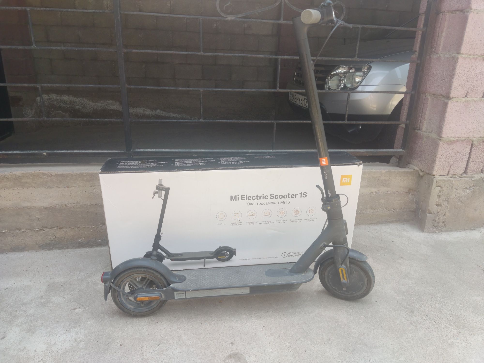 Электро самокат mi electric scooter 1S в хоршом состояний
