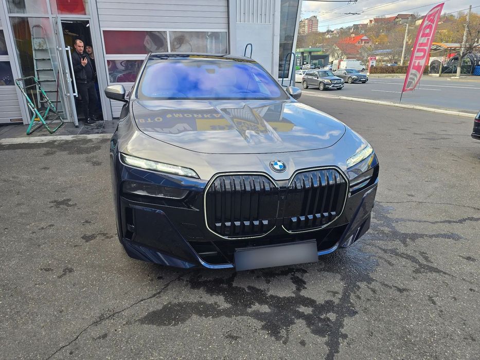 BMW Seria 7 Versiune limitata 1/10 automobile din lume. Private Selection