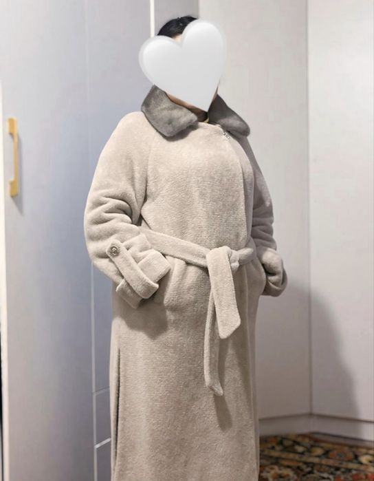 Продается пальто лама,воротник норка