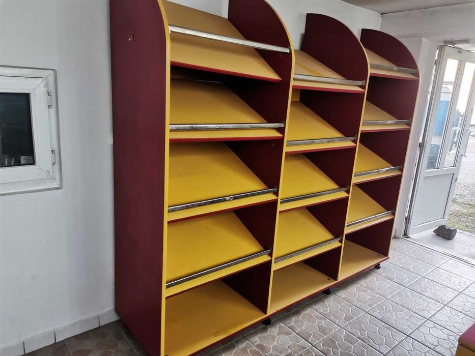 Vindem mobilier complet pentru magazin sau brutarie