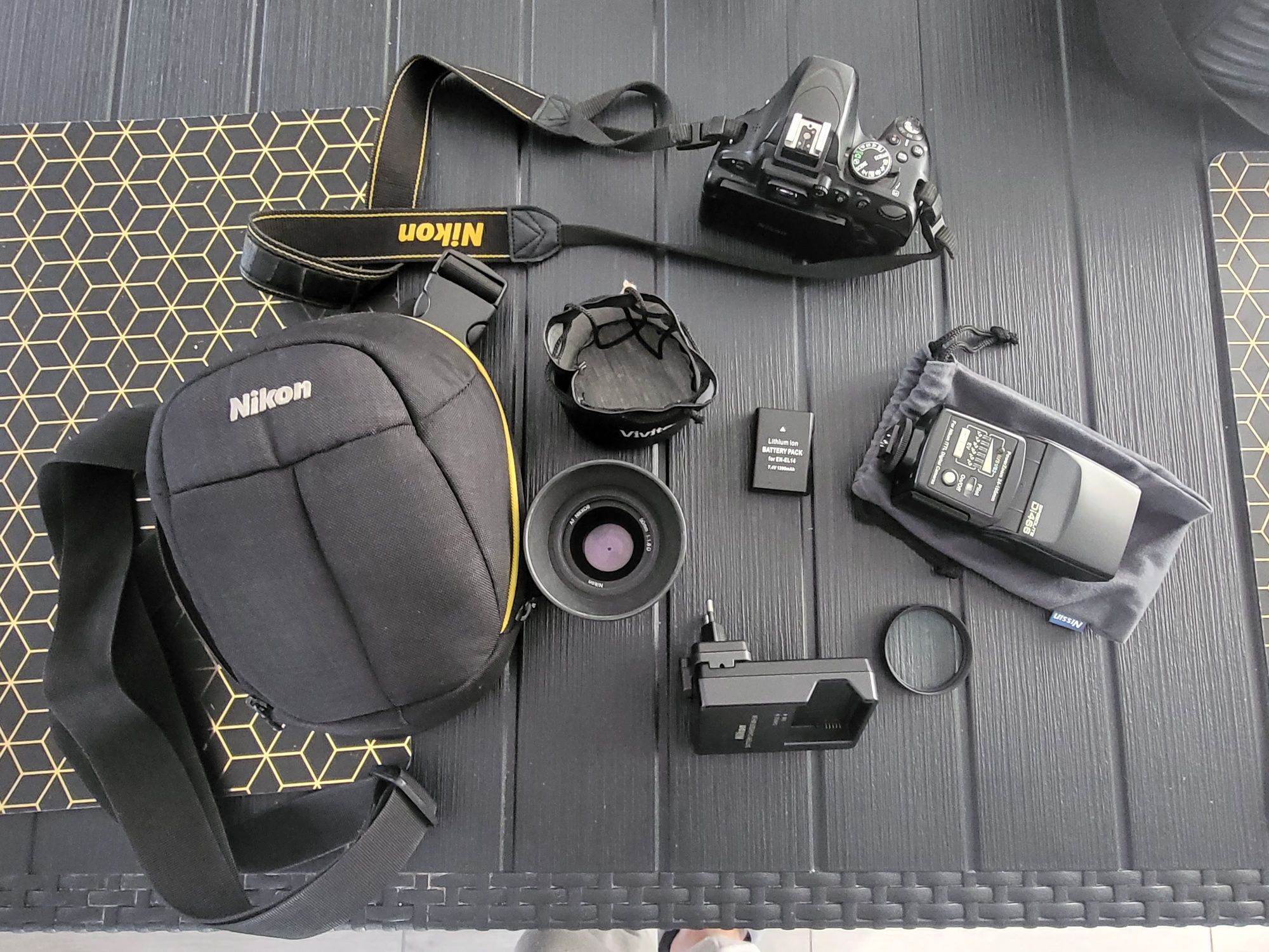 KIT DSLR Nikon 5100D + obiectiv + 2 baterii+ filtru +geanta + blitz