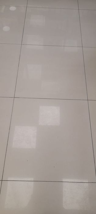 Vând gresie de interior