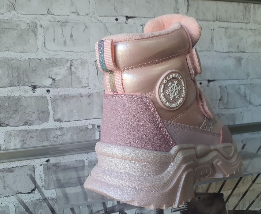 Нови розови боти