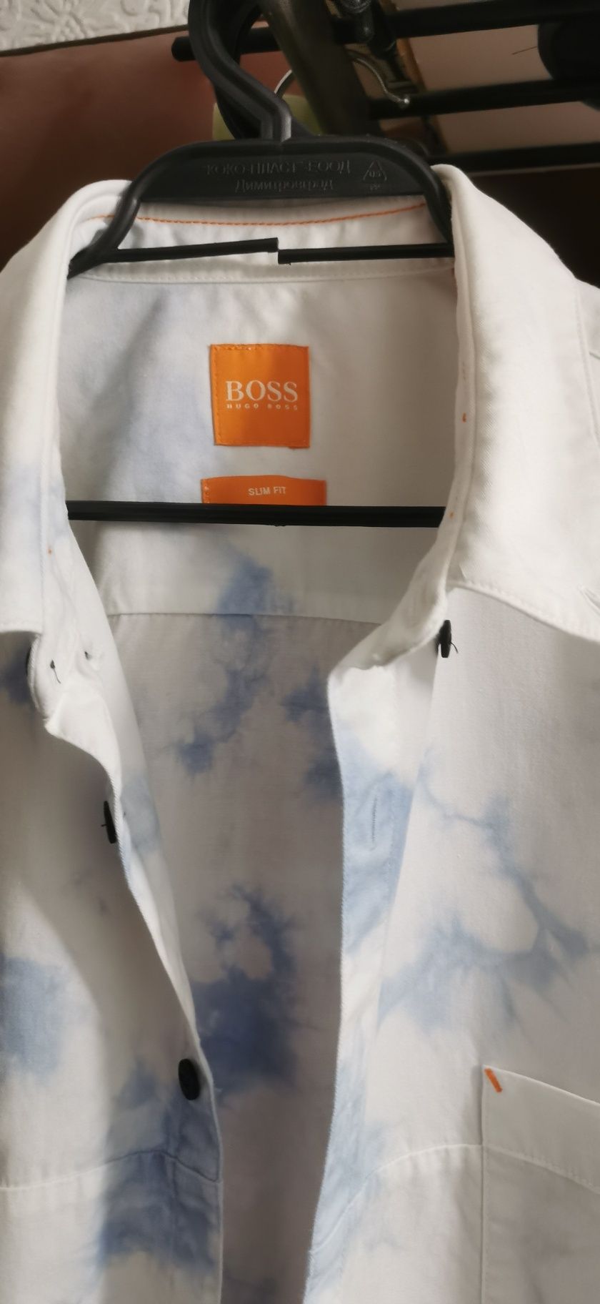 Лятна мъжка риза. Ризата е с къси ръкави. Hugo Boss.