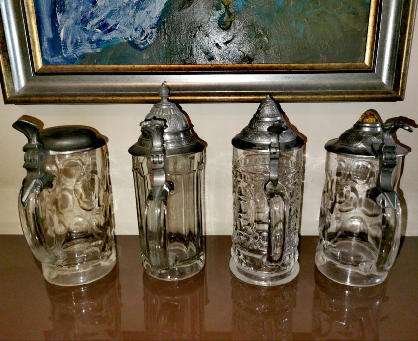 Халби стъклени капаци от калай маркирани с вдигнато дъно от колекция