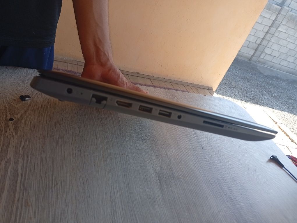 Lenovo 80xv    Sotiladi
