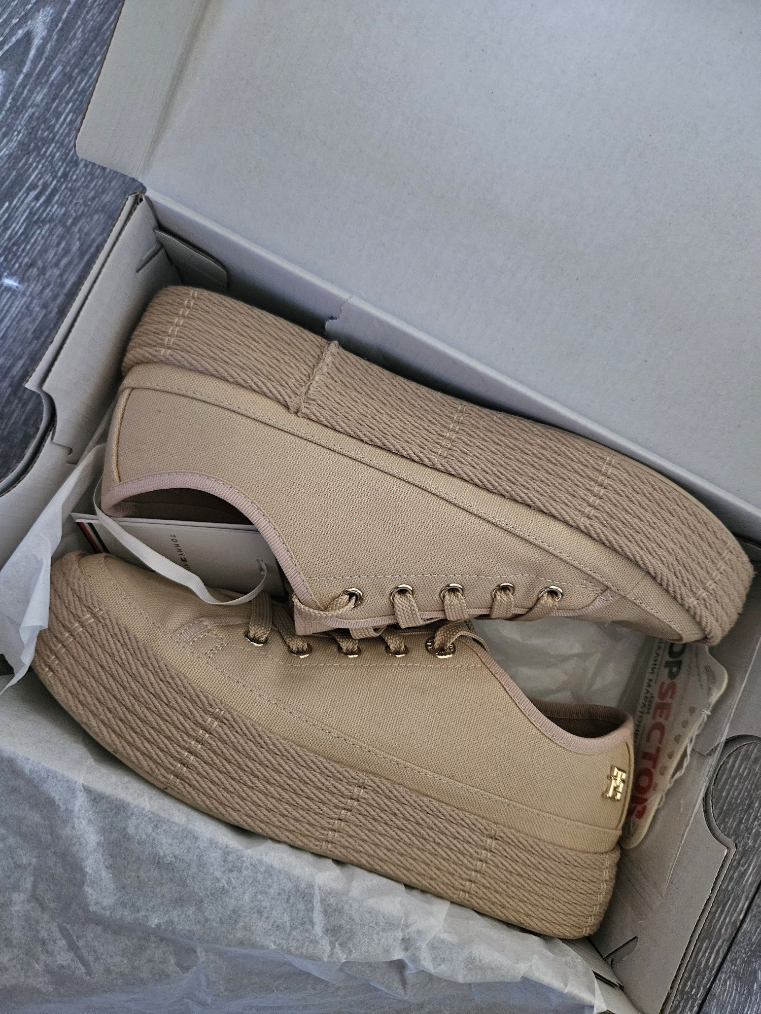 Дамски кецове Tommy Hilfiger