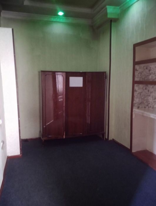 В Алмазарском р.возле 28 школы,сдается 3х комн.квартира