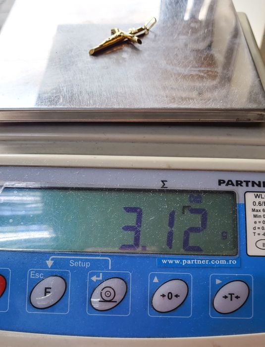 Cruce din aur galben de 14K gramaj 3,12 gr