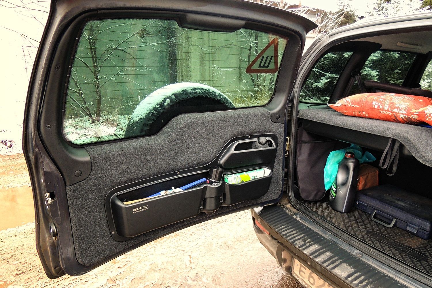Доп карманы на дверь багажника Шевроле нива