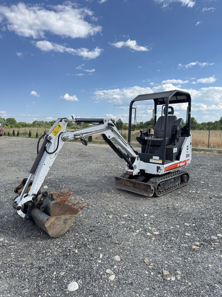 Miniexcavator bobcat 1700 kg 4 cupe