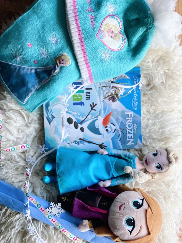 Set Frozen Elsa ( carte jucării caciula cu fular )