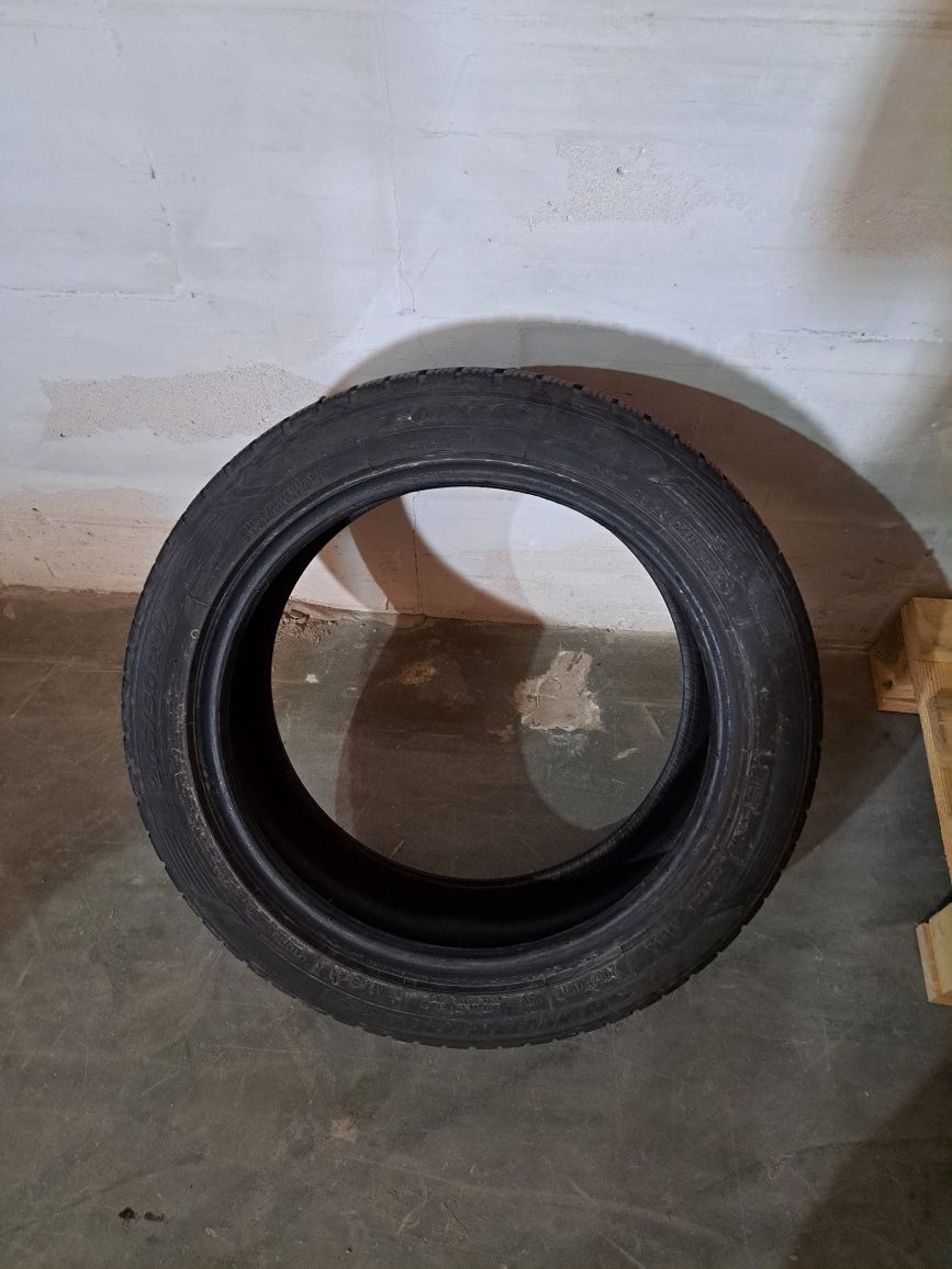 Зимни гуми 17-ски 205/50R17 марка TOYO