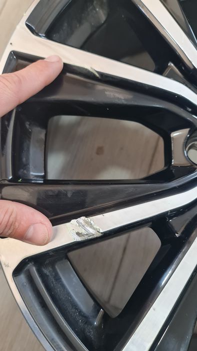 1 buc 18 Ford Puma 17 L1TC-1007-AA