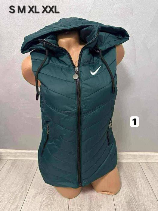 Veste la 100 lei marimi disponibile in poze .