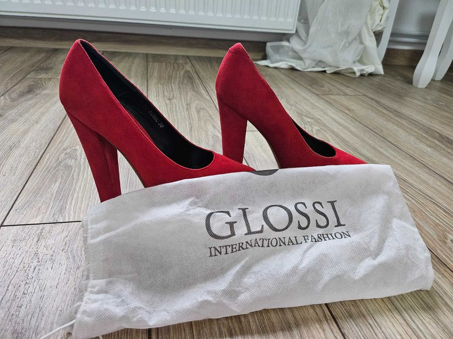 Pantofi din piele intoarsa cu platforma