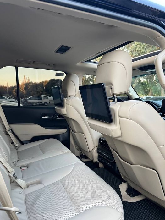 Toyota Land Cruiser 300